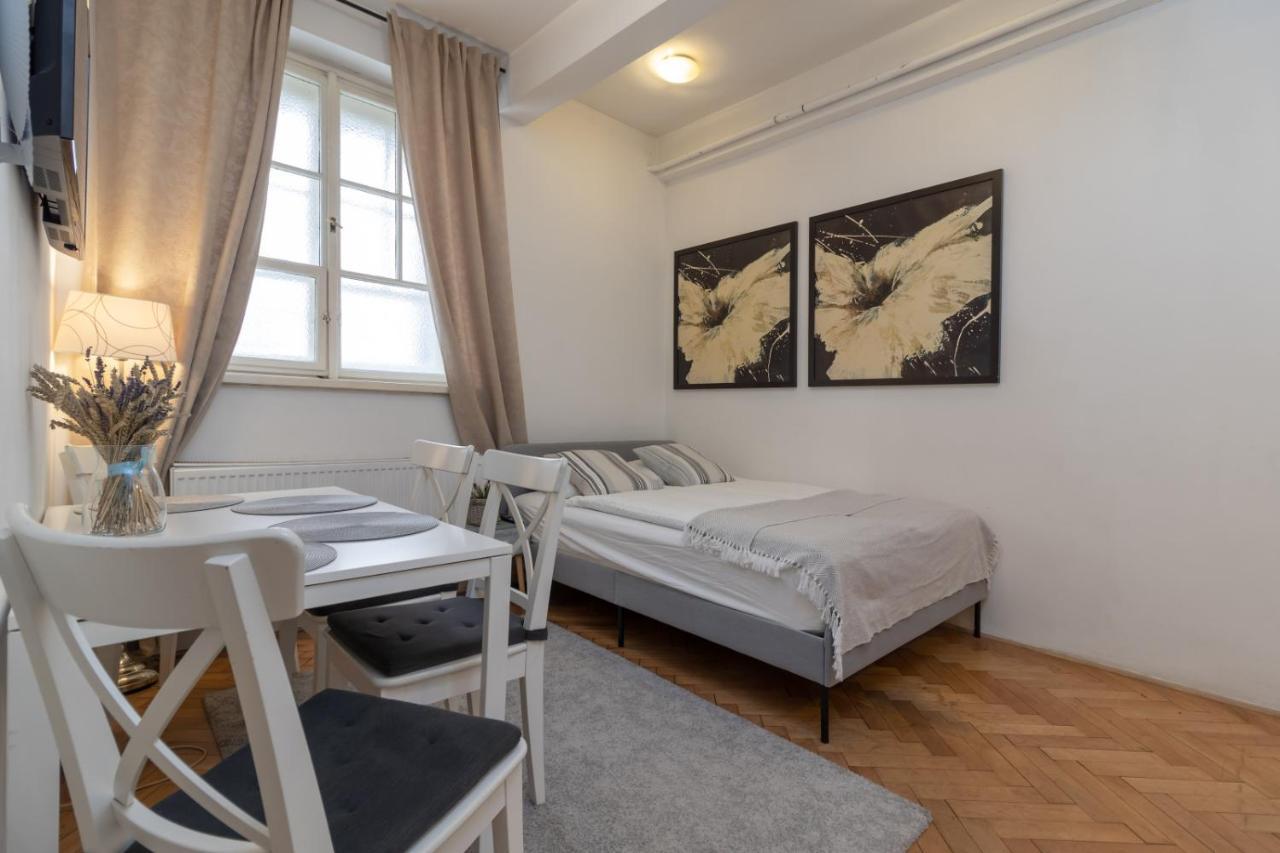 Cozy Local Naplavka Apartments In Center Prague Extérieur photo